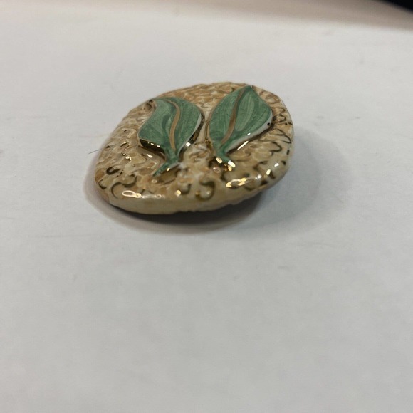 Vintage Beautiful Gold And White With Green Leafs Wooden Pin Brooch - Picture 9 of 12